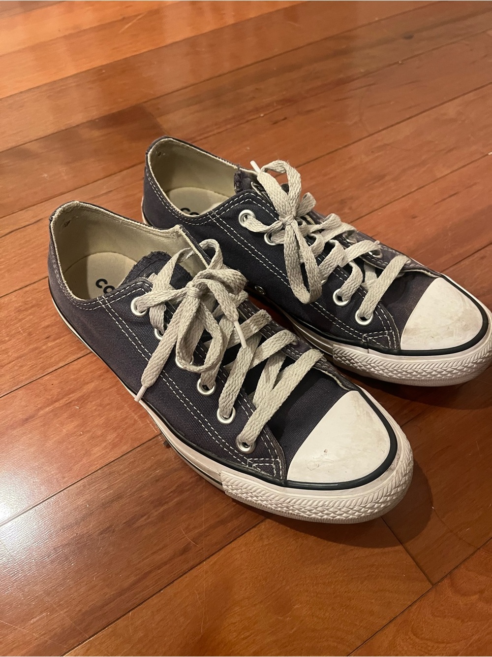 Converse Size 8 - Picture 2 of 9
